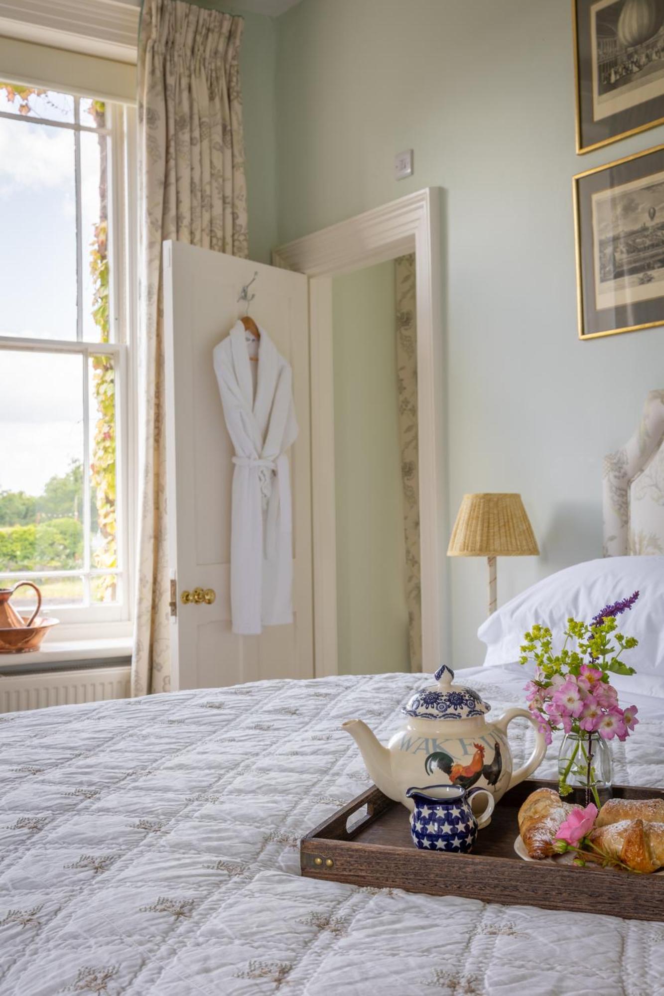 سويندون Overtown Manor Bed And Breakfast المظهر الخارجي الصورة