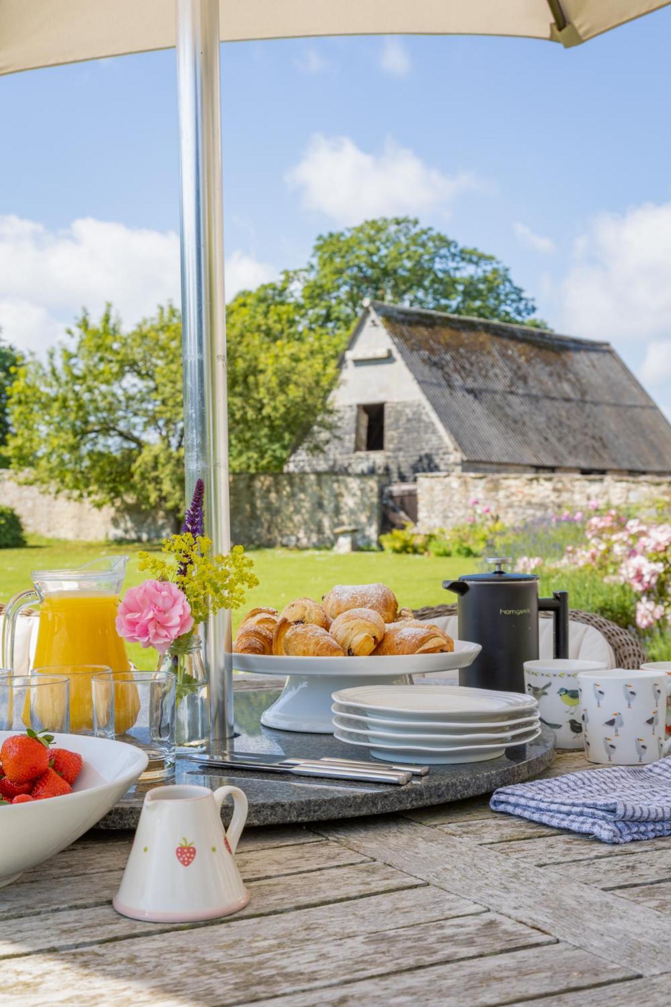 سويندون Overtown Manor Bed And Breakfast المظهر الخارجي الصورة